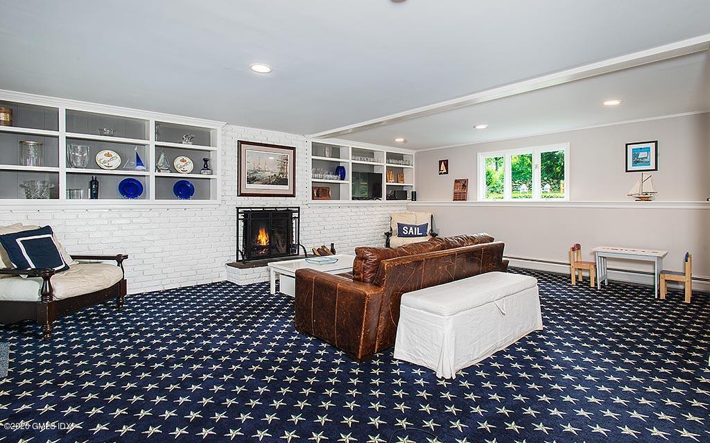 27 Juniper Lane Riverside, CT 06878 - Photo 14 of 19 a living room with furniture