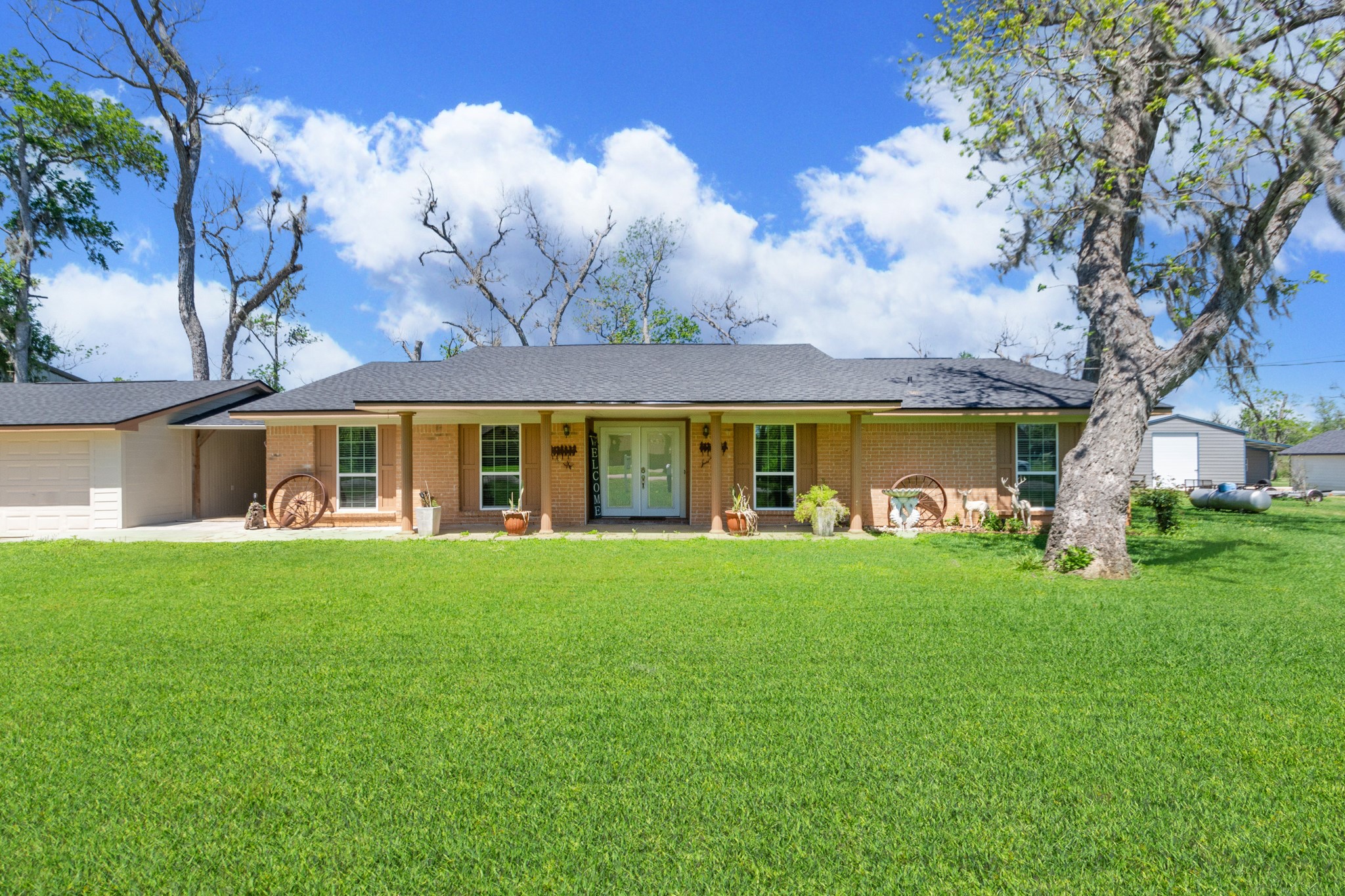 400 Pecan Estates Road, Unit C616R Angleton, TX 77515 - Photo 26 of 49 a front view of a house with garden