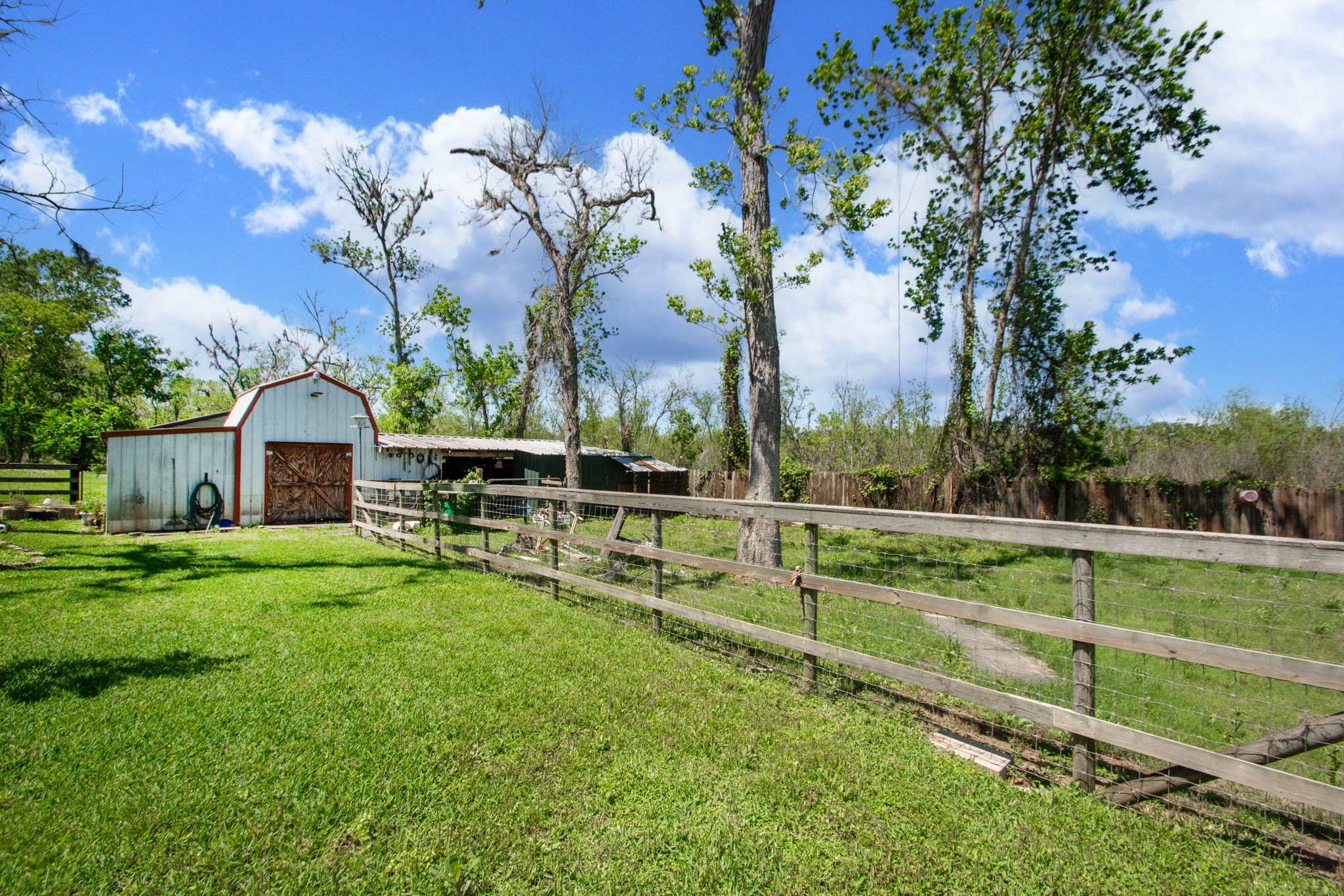 400 Pecan Estates Road, Unit C616R Angleton, TX 77515 - Photo 27 of 49 a view of an house with backyard space and balcony