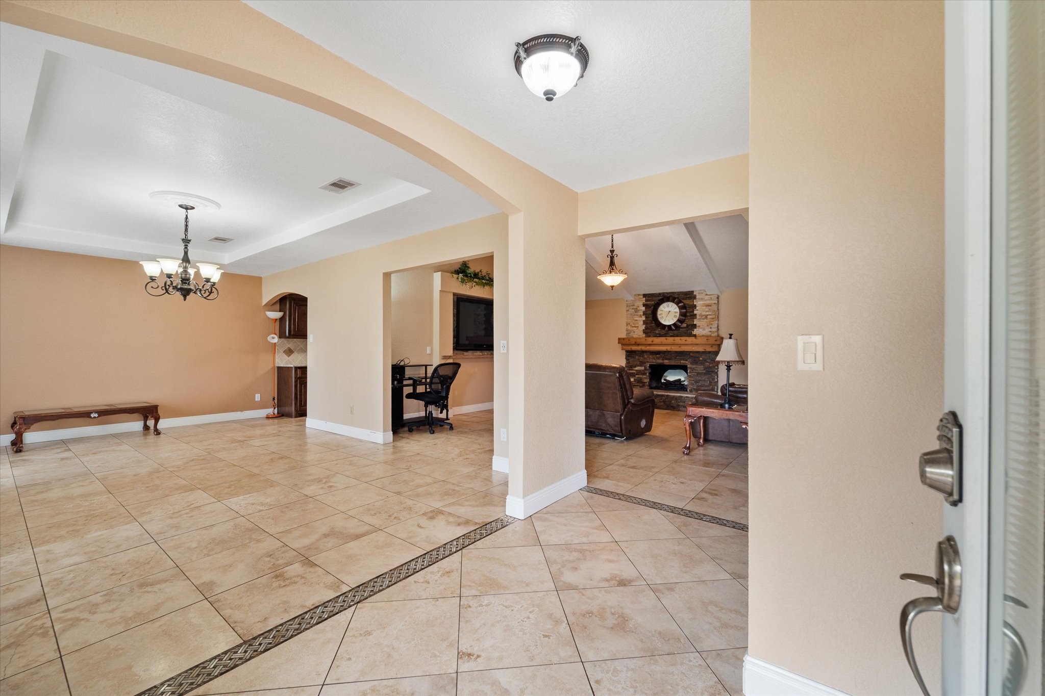 400 Pecan Estates Road, Unit C616R Angleton, TX 77515 - Photo 28 of 49 a view of a livingroom with a furniture and a kitchen
