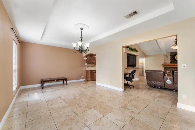 a view of a livingroom with furniture and a ceiling fan