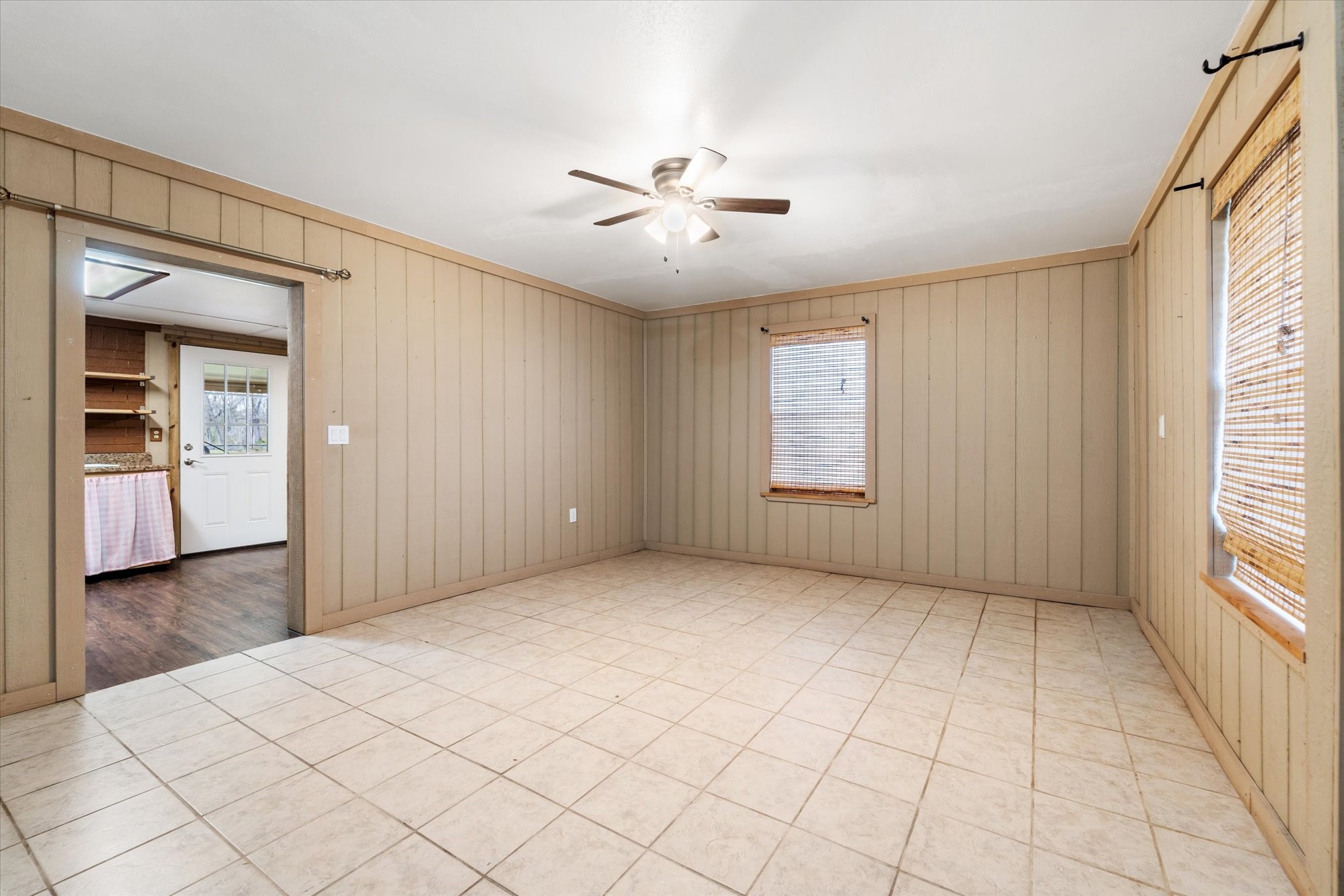 400 Pecan Estates Road, Unit C616R Angleton, TX 77515 - Photo 41 of 49 a view of a livingroom with a ceiling fan and window
