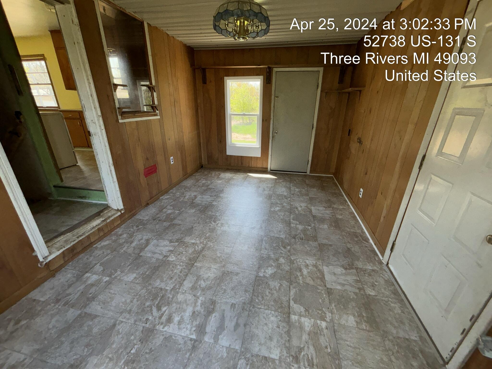 52738 Highway 131 Three Rivers, MI 49093 - Photo 3 of 10 4252024 (22)