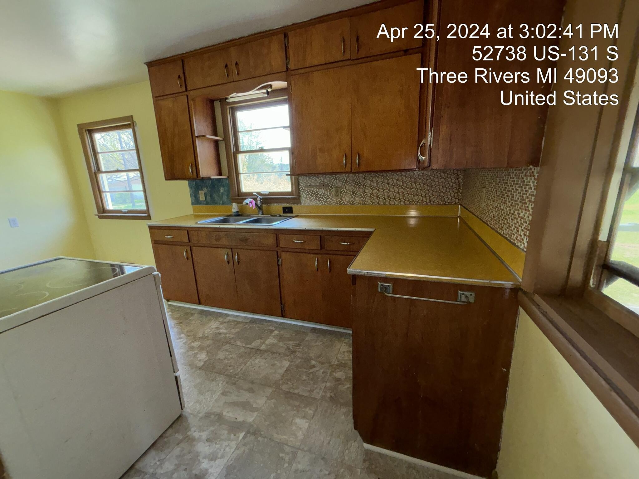 52738 Highway 131 Three Rivers, MI 49093 - Photo 4 of 10 4252024 (21)
