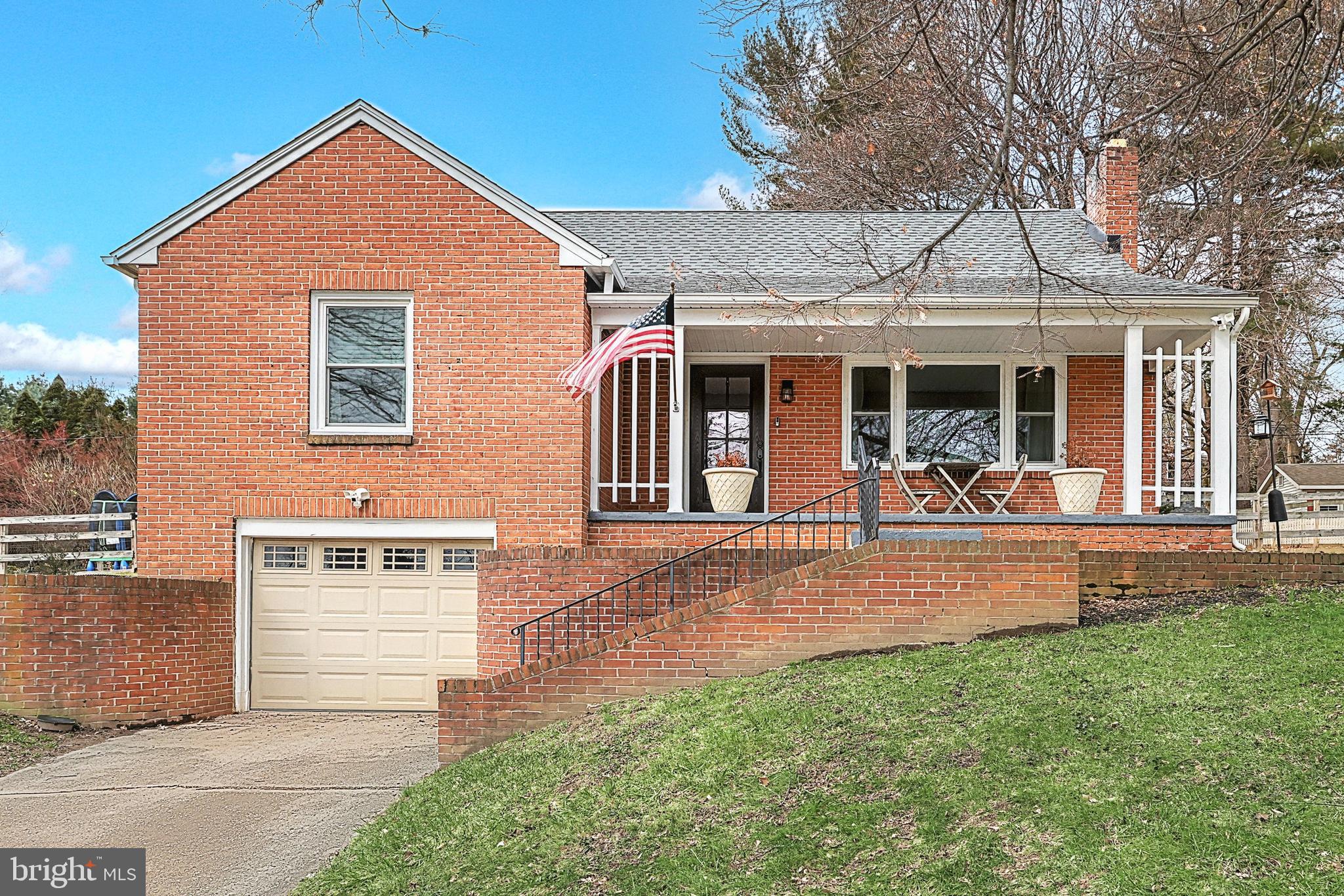 405 Waters Road York, PA 17403 - Photo 1 of 33