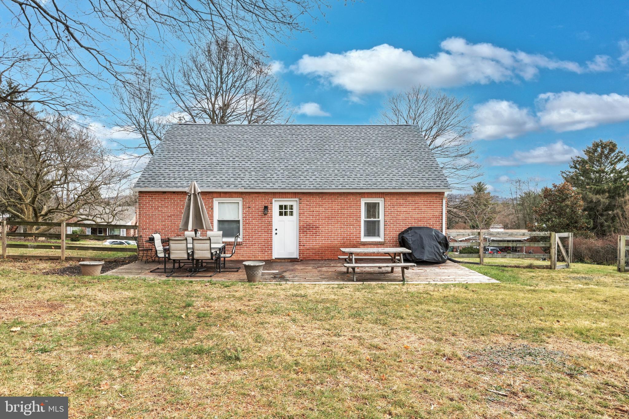 405 Waters Road York, PA 17403 - Photo 29 of 33
