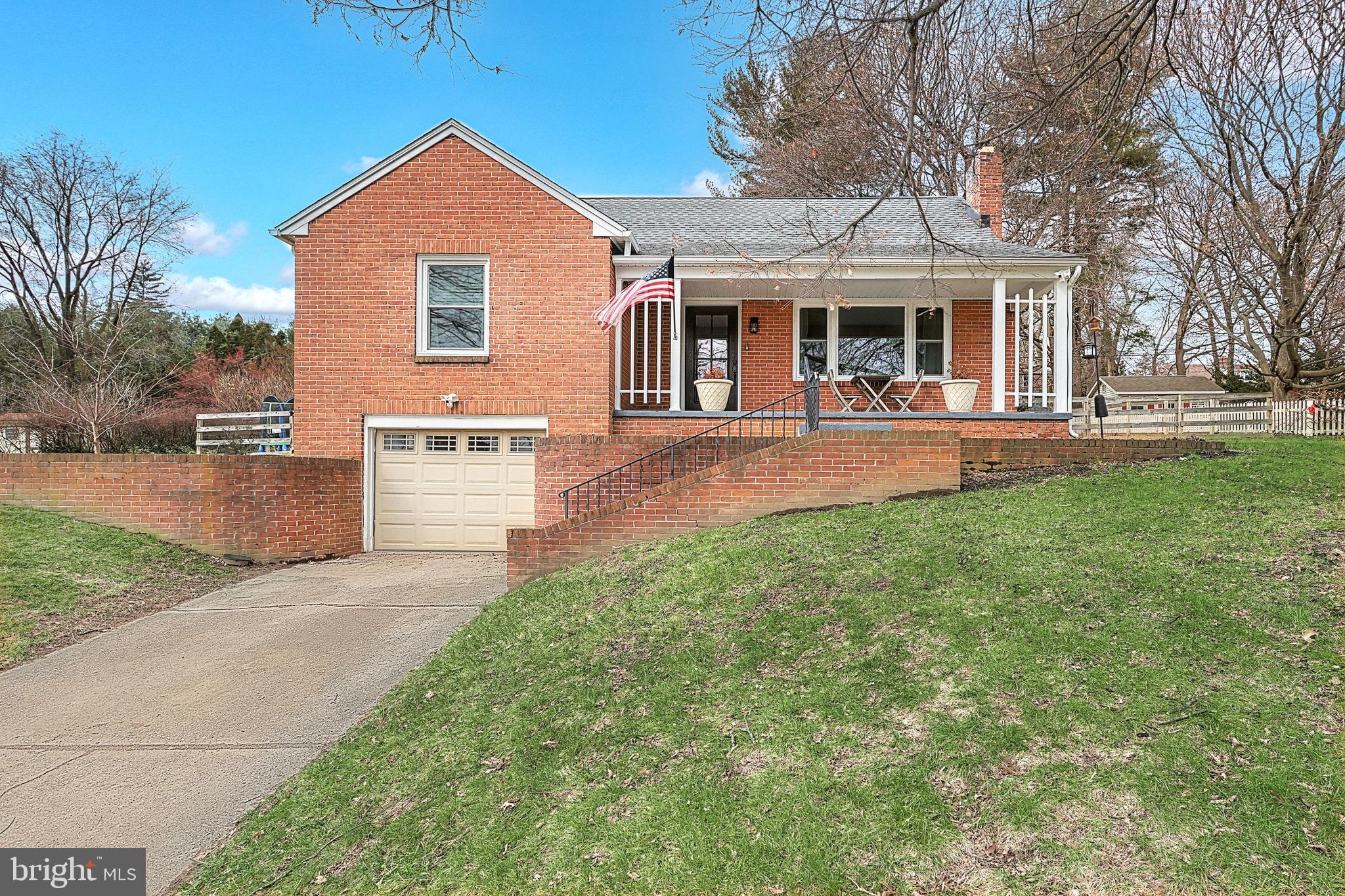 405 Waters Road York, PA 17403 - Photo 3 of 33