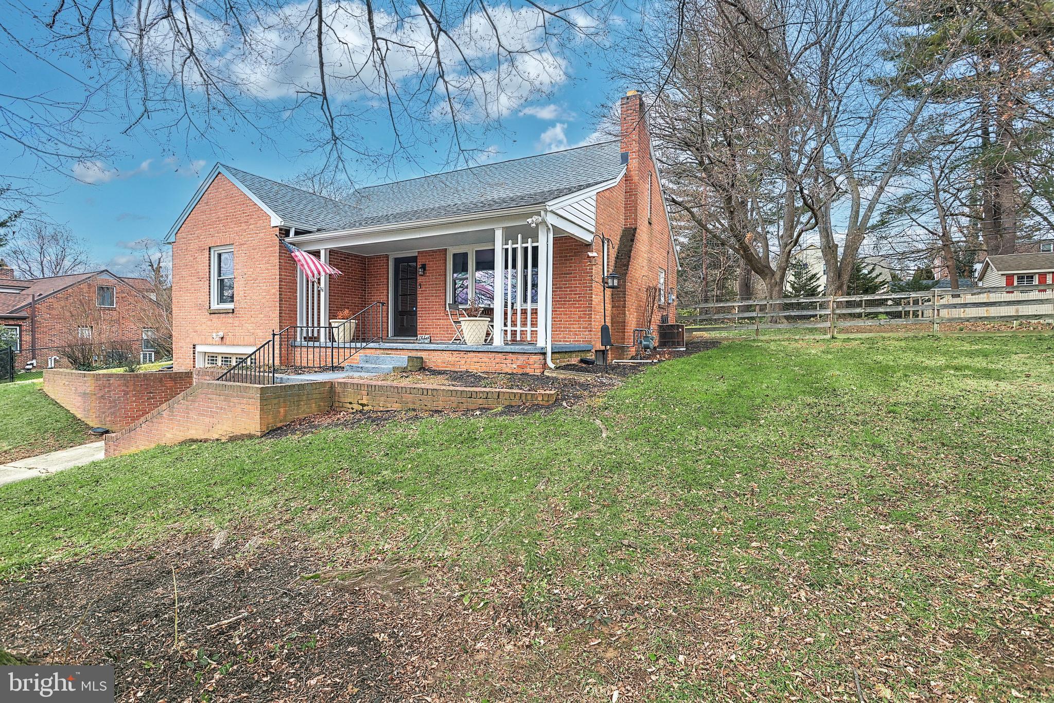 405 Waters Road York, PA 17403 - Photo 4 of 33