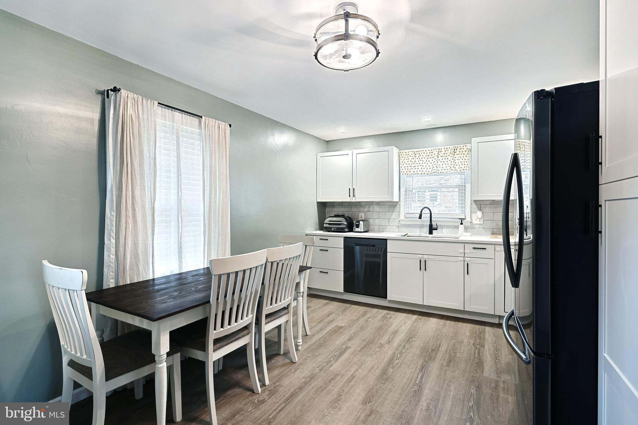 405 Waters Road York, PA 17403 - Photo 7 of 33