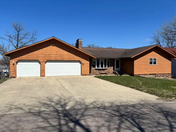 $321,900 | 114 Oak Ridge Road, Fairmont, MN 56031