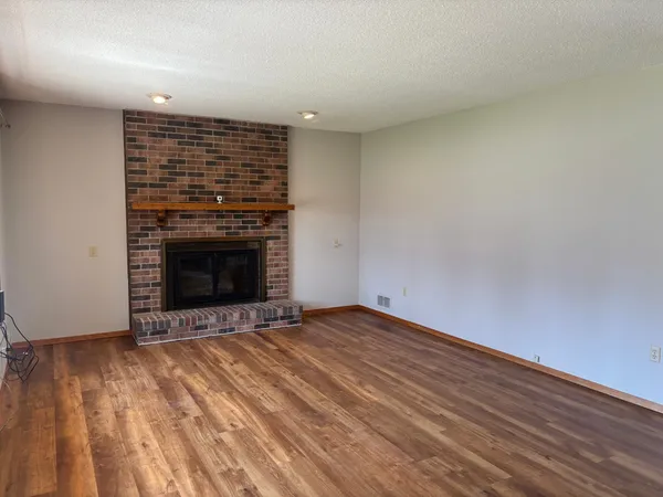 $321,900 | 114 Oak Ridge Road, Fairmont, MN 56031