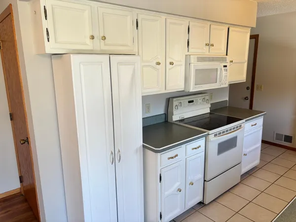 $321,900 | 114 Oak Ridge Road, Fairmont, MN 56031