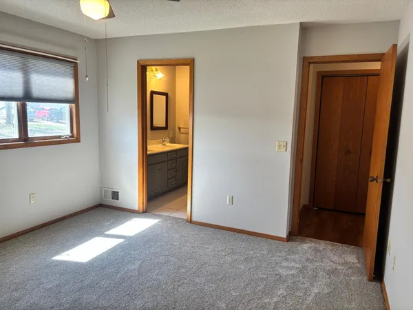 $321,900 | 114 Oak Ridge Road, Fairmont, MN 56031