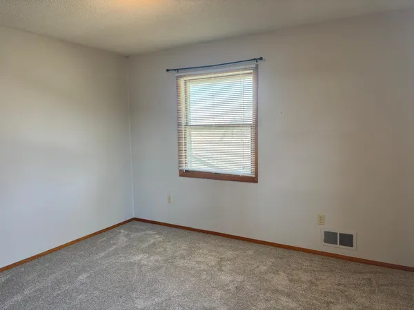 $321,900 | 114 Oak Ridge Road, Fairmont, MN 56031