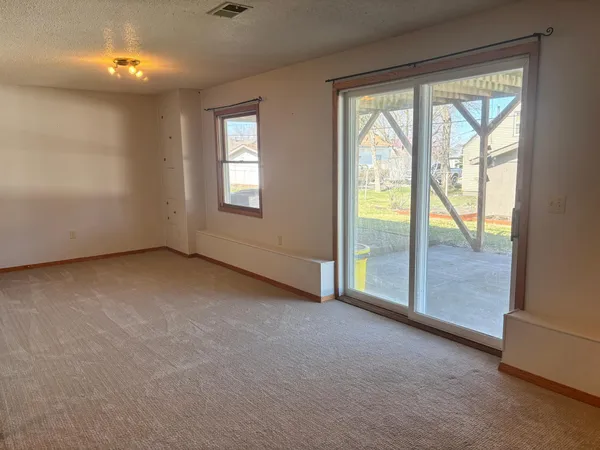 $321,900 | 114 Oak Ridge Road, Fairmont, MN 56031