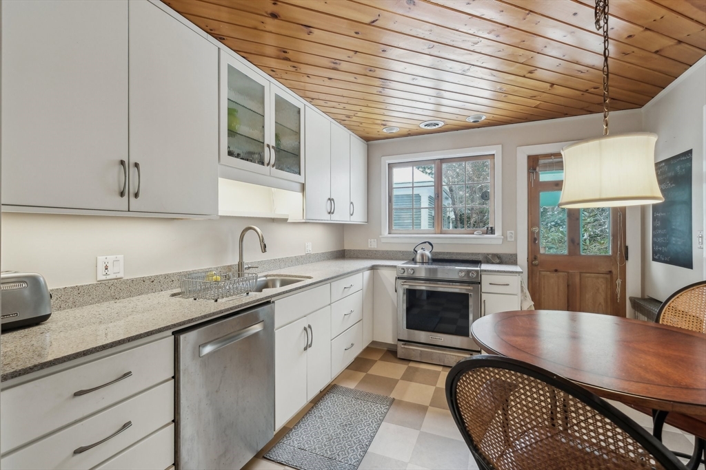 47 Florence Street Hudson, MA 01749 - Photo 11 of 42