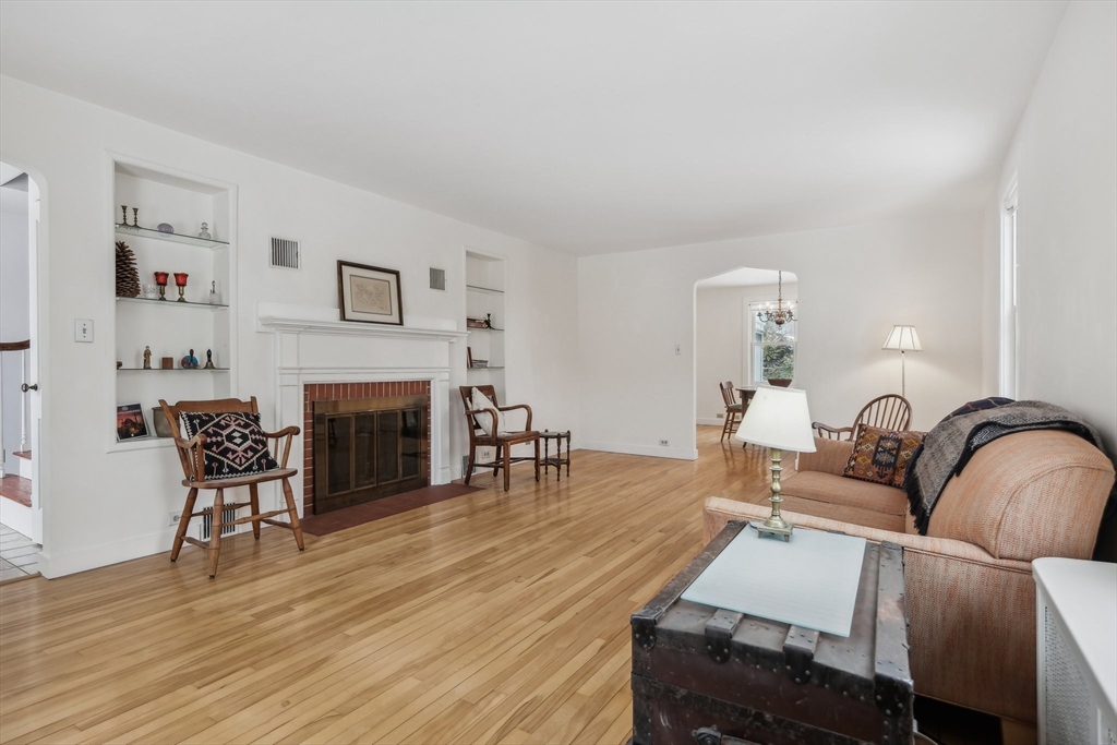 47 Florence Street Hudson, MA 01749 - Photo 5 of 42