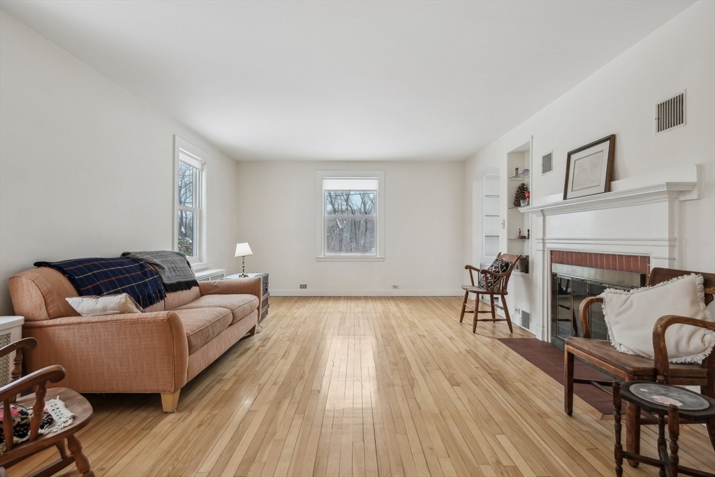 47 Florence Street Hudson, MA 01749 - Photo 7 of 42