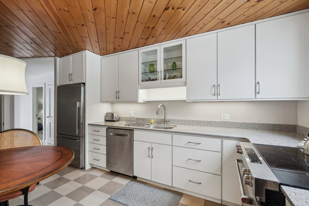 47 Florence Street Hudson, MA 01749 - Photo 10 of 42