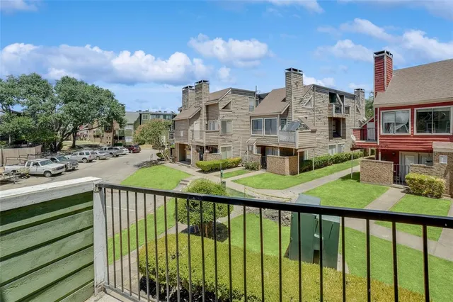 $1,225 | 9815 Walnut Street, Unit 214, Dallas, TX 75243