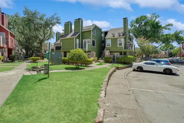 $1,225 | 9815 Walnut Street, Unit 214, Dallas, TX 75243