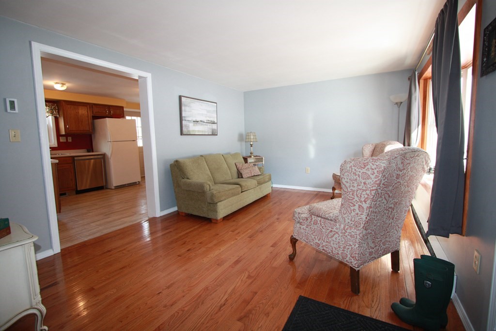 28 El Caney Road Worcester, MA 01603 - Photo 3 of 21