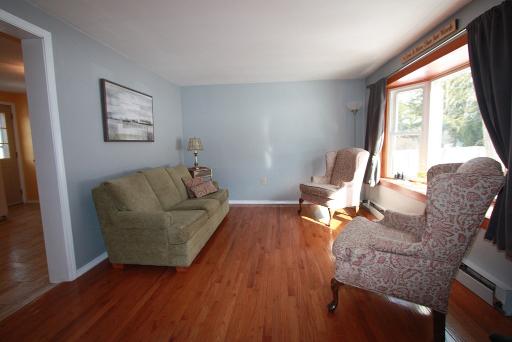 28 El Caney Road Worcester, MA 01603 - Photo 4 of 21