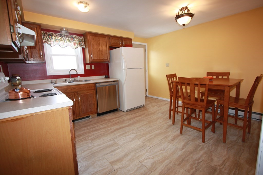 28 El Caney Road Worcester, MA 01603 - Photo 6 of 21