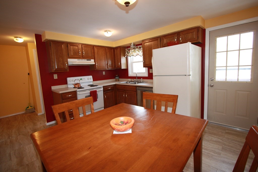 28 El Caney Road Worcester, MA 01603 - Photo 7 of 21