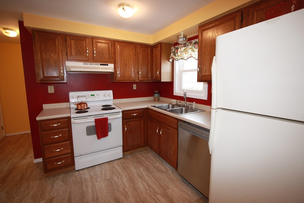 28 El Caney Road Worcester, MA 01603 - Photo 8 of 21