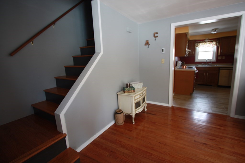 28 El Caney Road Worcester, MA 01603 - Photo 10 of 21