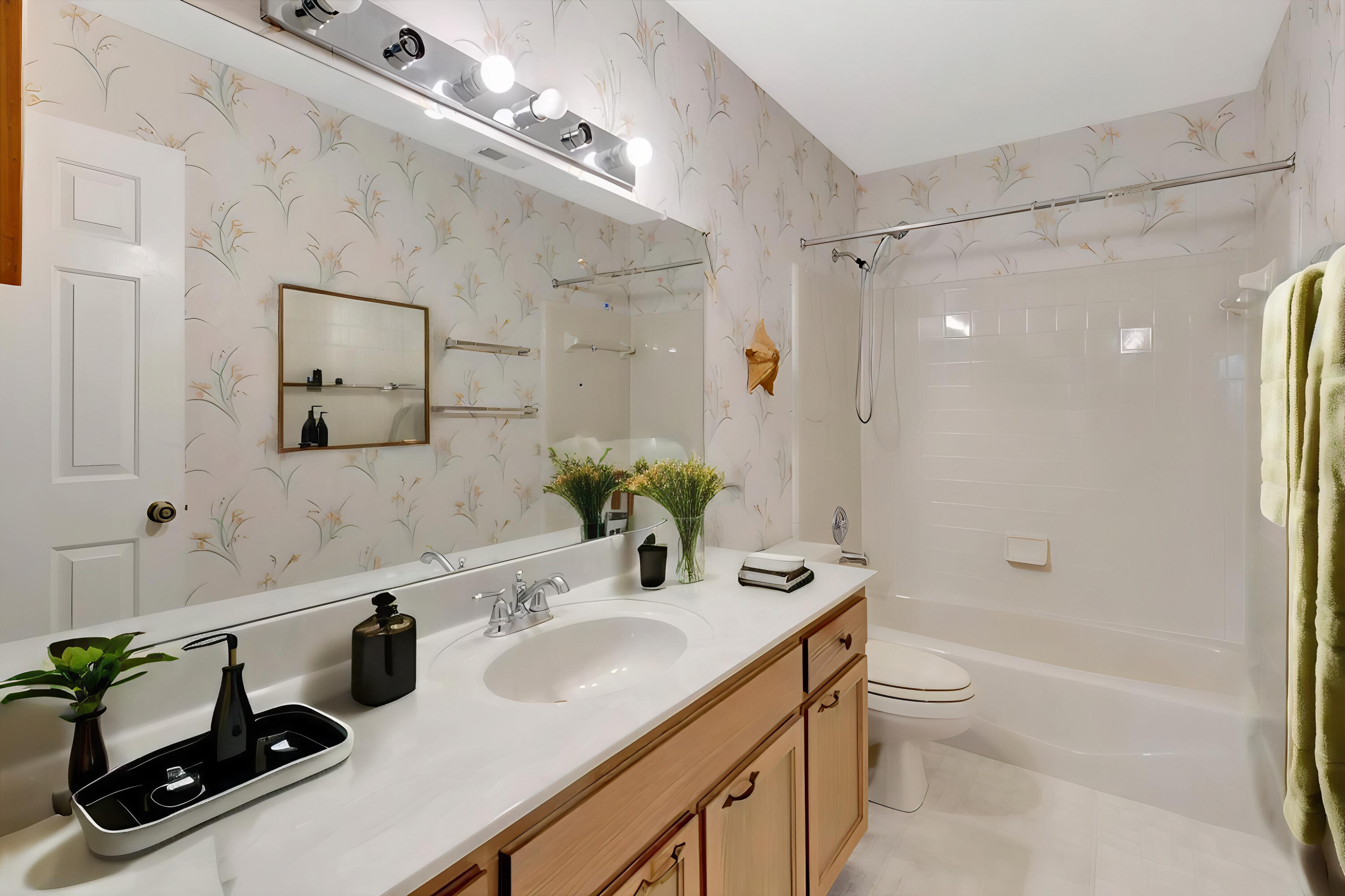 6574 Hickory Brook Road Chattanooga, TN 37421 - Photo 9 of 14 Full Bathroom