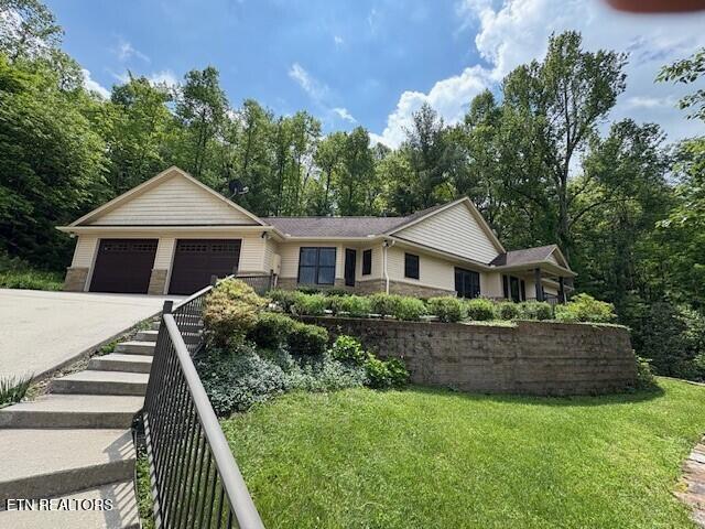 197 Evergreen Place Sparta, TN 38583 - Photo 5 of 36 Front Left 3