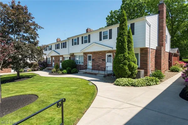 $142,000 | 6484 State Road, Parma, OH 44134