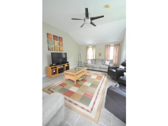 658 Bedford Road New Boston, NH 03070 - Photo 7 of 30 Gallery Image 7