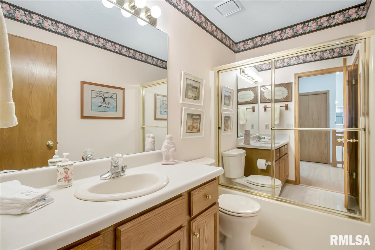3400 Maplecrest Road Bettendorf, IA 52722 - Photo 13 of 28 Gallery Image 13