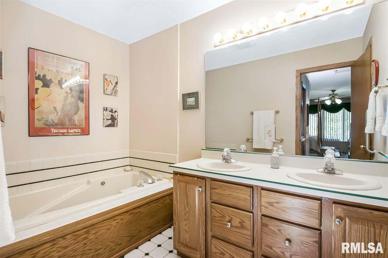 3400 Maplecrest Road Bettendorf, IA 52722 - Photo 17 of 28 Gallery Image 17