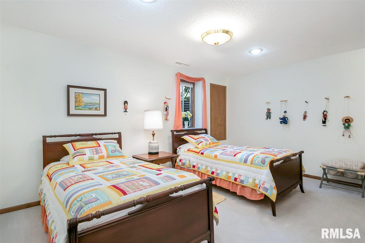 3400 Maplecrest Road Bettendorf, IA 52722 - Photo 20 of 28 Gallery Image 20