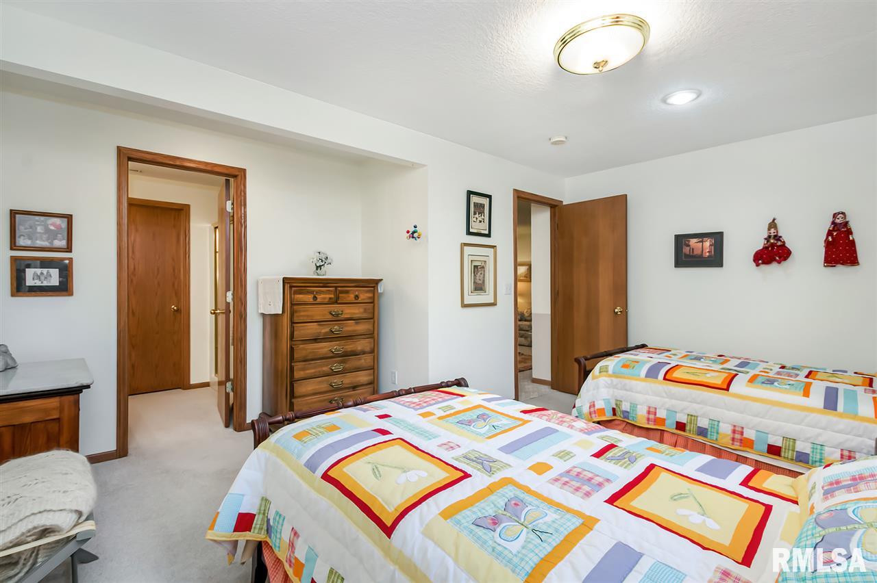 3400 Maplecrest Road Bettendorf, IA 52722 - Photo 21 of 28 Gallery Image 21