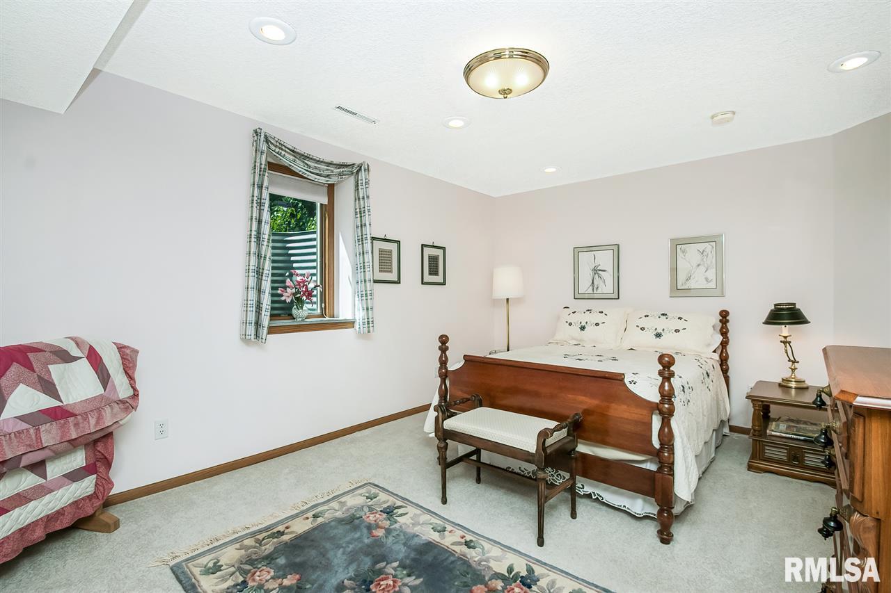 3400 Maplecrest Road Bettendorf, IA 52722 - Photo 24 of 28 Gallery Image 24