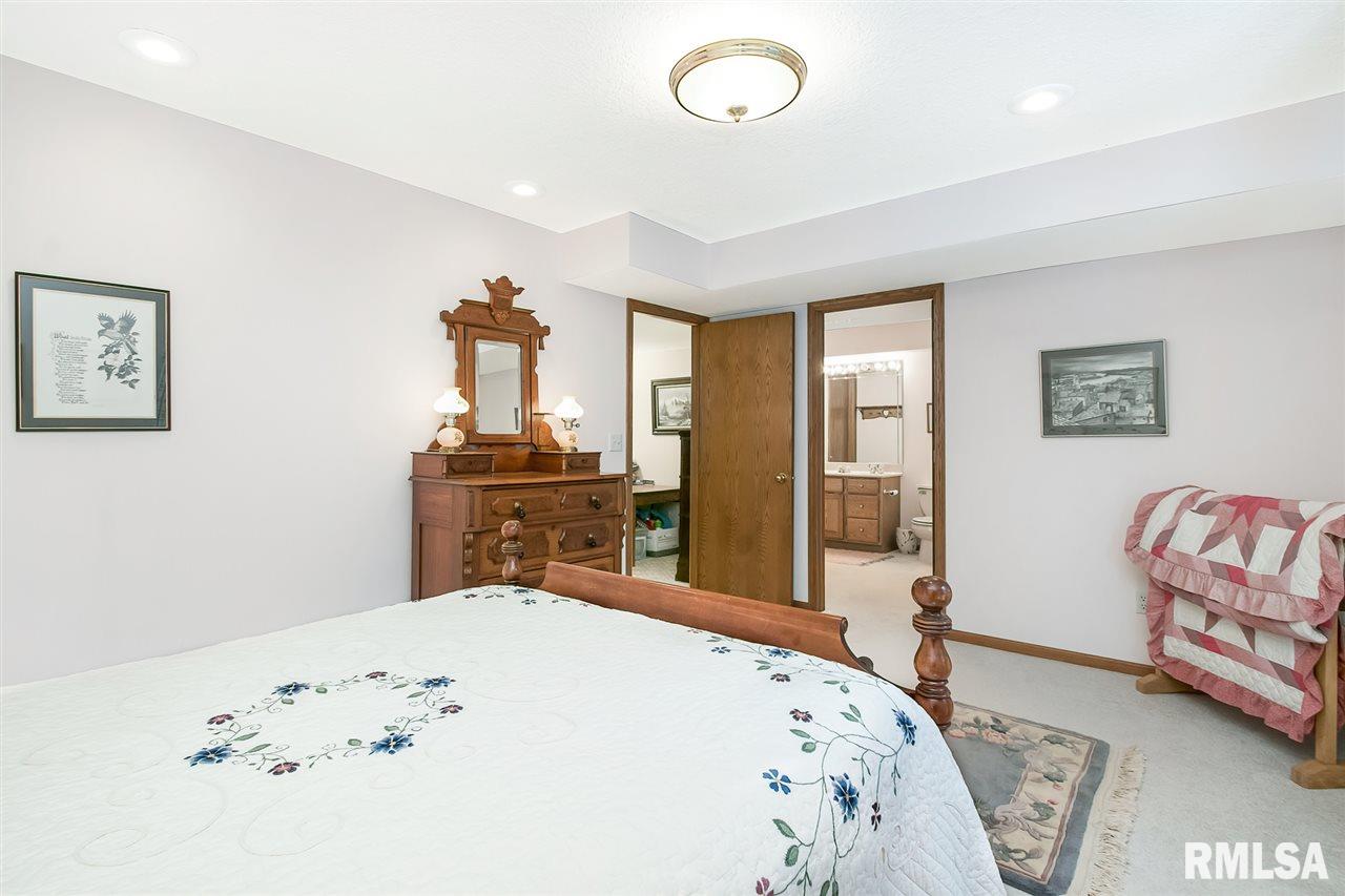 3400 Maplecrest Road Bettendorf, IA 52722 - Photo 25 of 28 Gallery Image 25