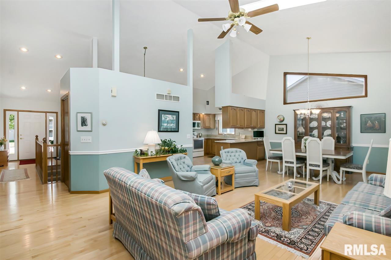 3400 Maplecrest Road Bettendorf, IA 52722 - Photo 3 of 28 Gallery Image 3