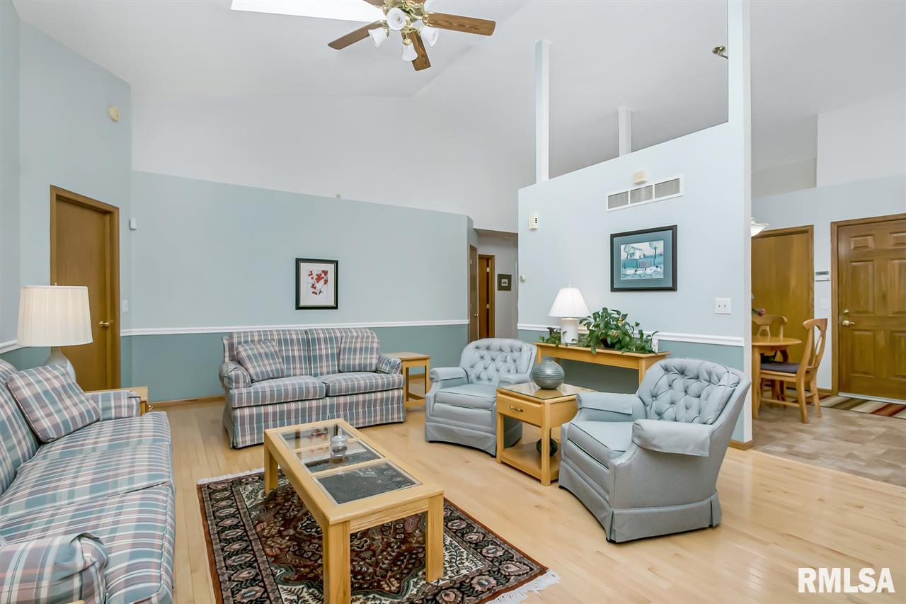 3400 Maplecrest Road Bettendorf, IA 52722 - Photo 5 of 28 Gallery Image 5