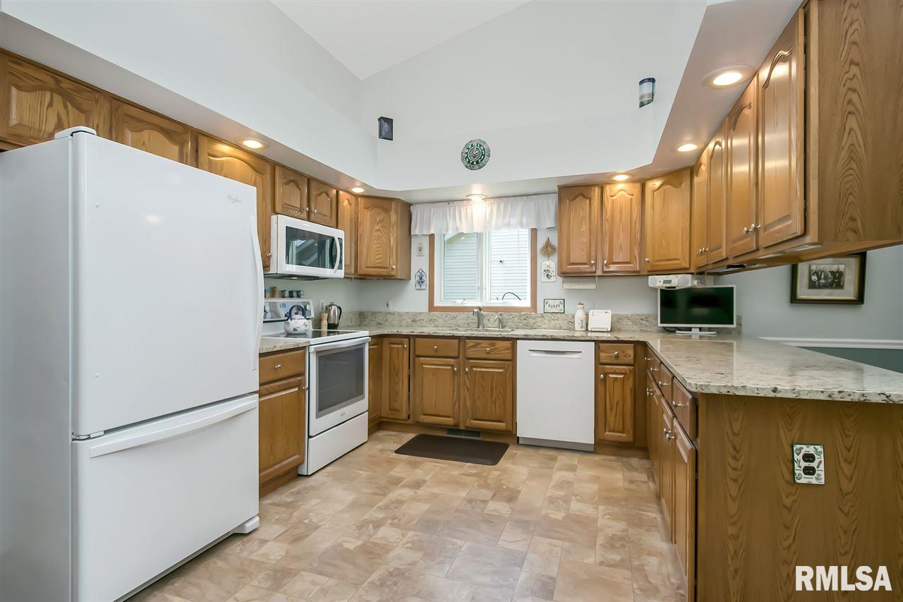 3400 Maplecrest Road Bettendorf, IA 52722 - Photo 8 of 28 Gallery Image 8