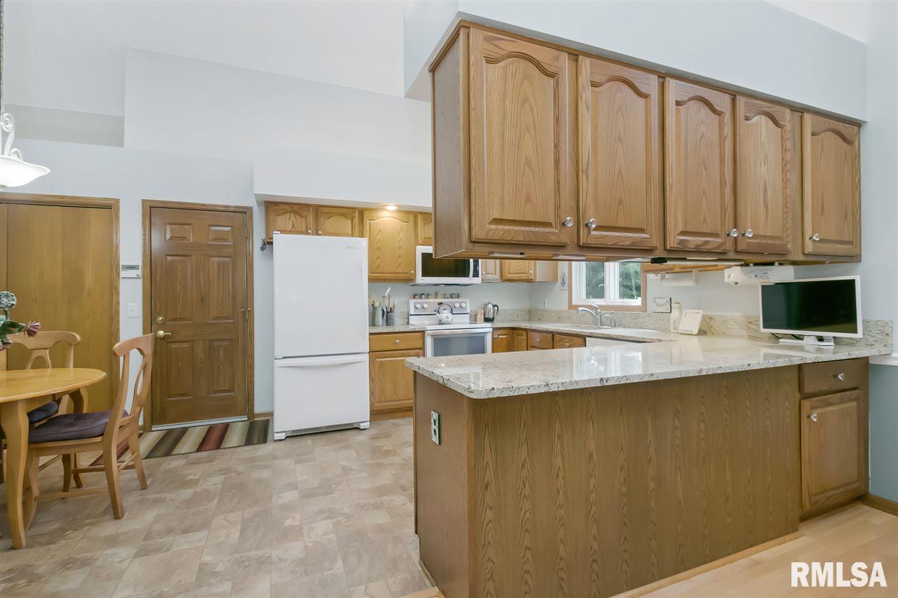 3400 Maplecrest Road Bettendorf, IA 52722 - Photo 9 of 28 Gallery Image 9