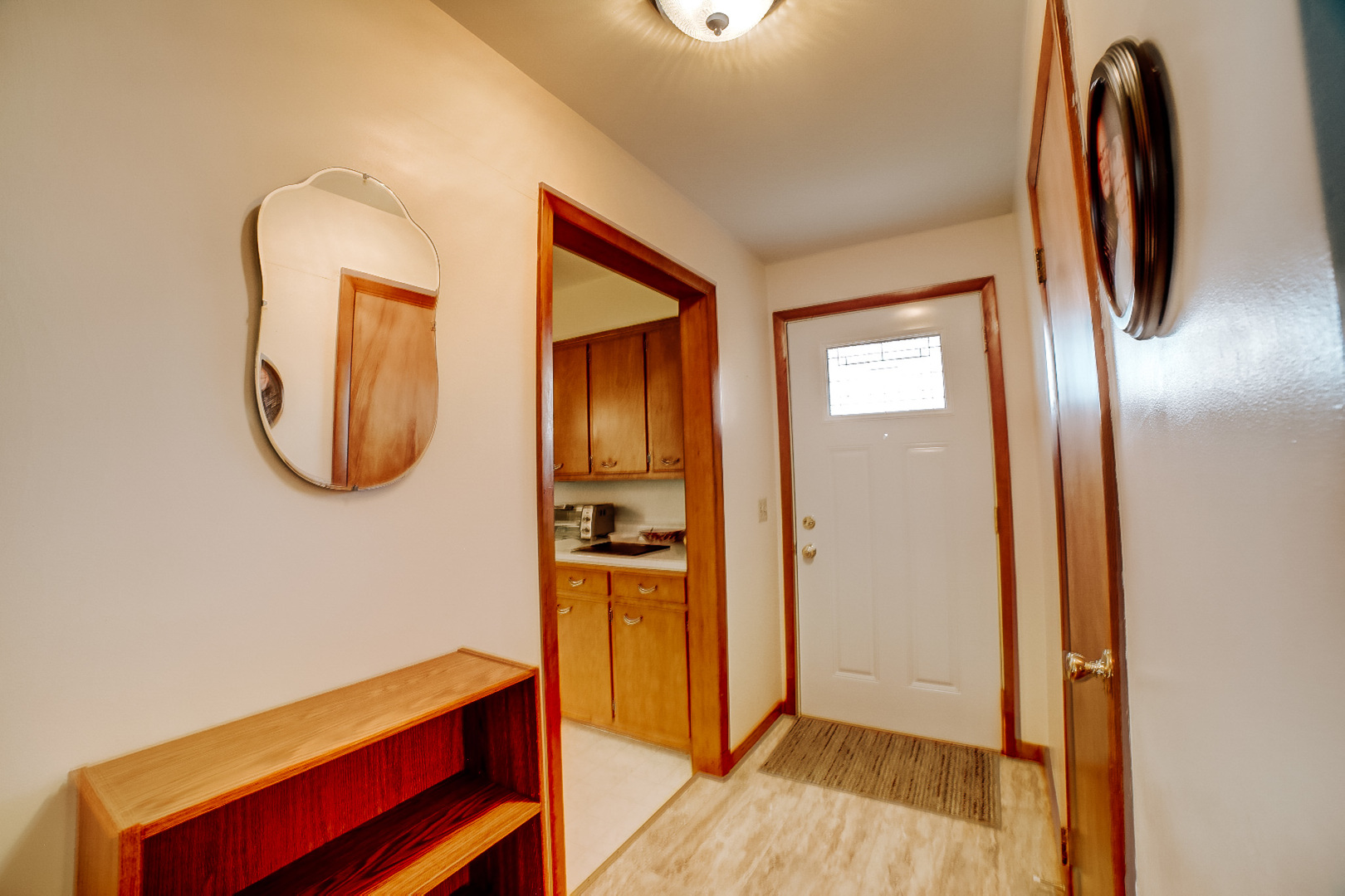 1505 North 2000 East Road Watseka, IL 60970 - Photo 13 of 39 an entryway and livingroom with furniture