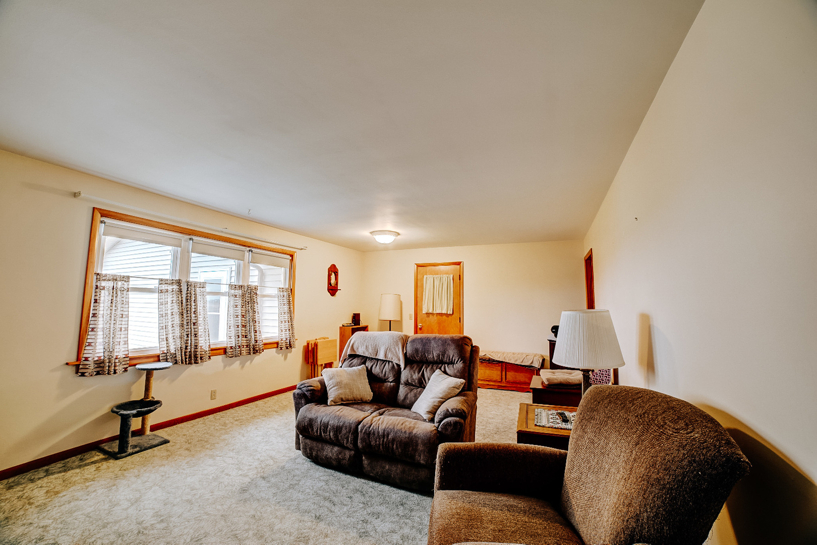 1505 North 2000 East Road Watseka, IL 60970 - Photo 14 of 39 a living room with furniture and a window