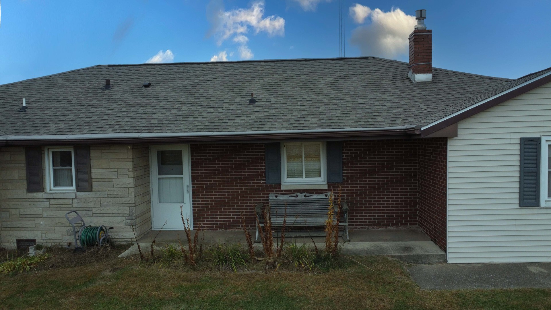 1505 North 2000 East Road Watseka, IL 60970 - Photo 2 of 39 a front view of a house with a garden