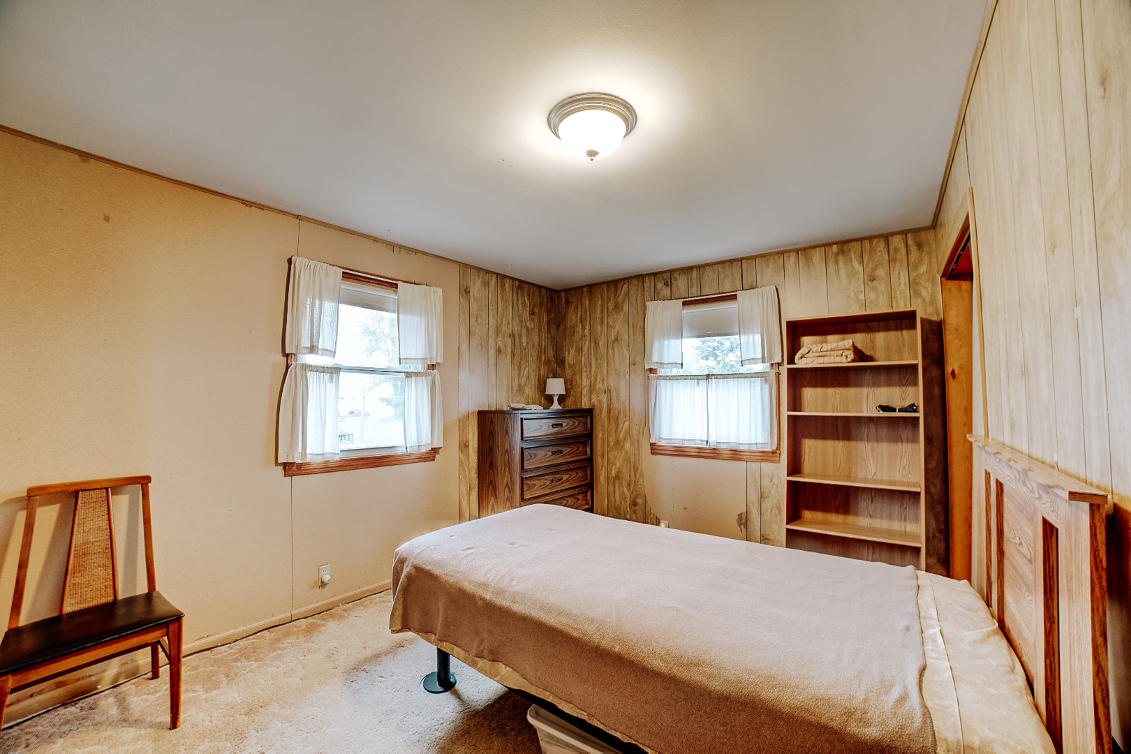 1505 North 2000 East Road Watseka, IL 60970 - Photo 32 of 39 a bedroom with a bed and a window