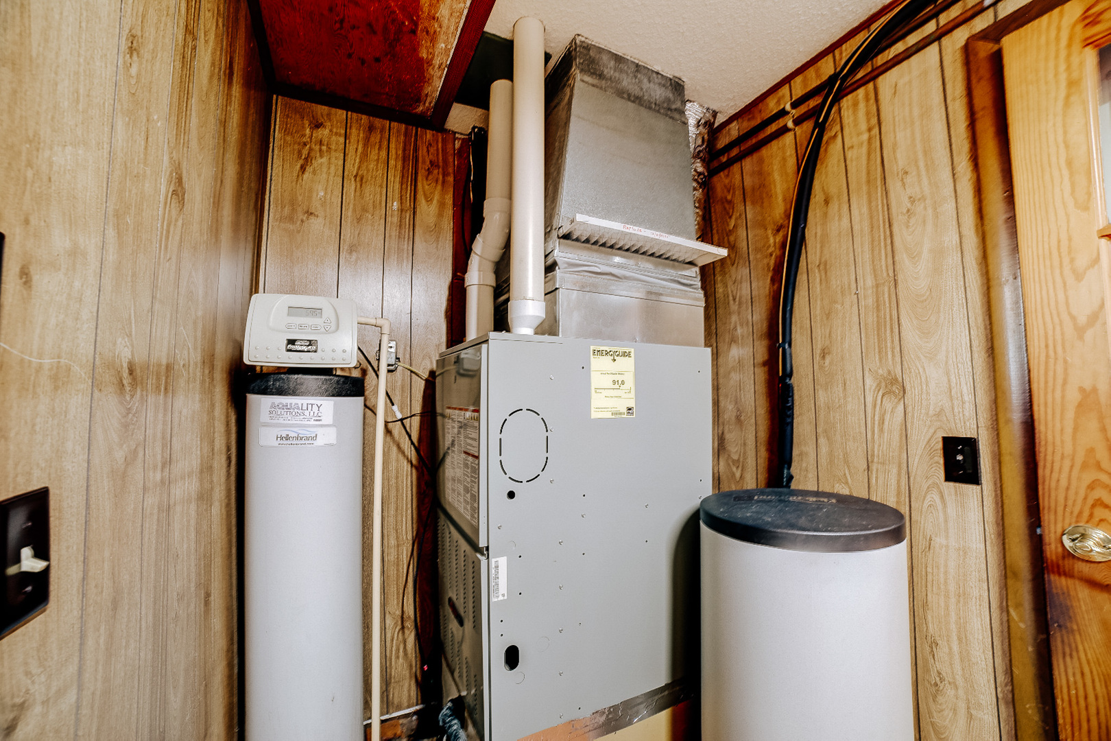 1505 North 2000 East Road Watseka, IL 60970 - Photo 39 of 39 a view of walk in closet